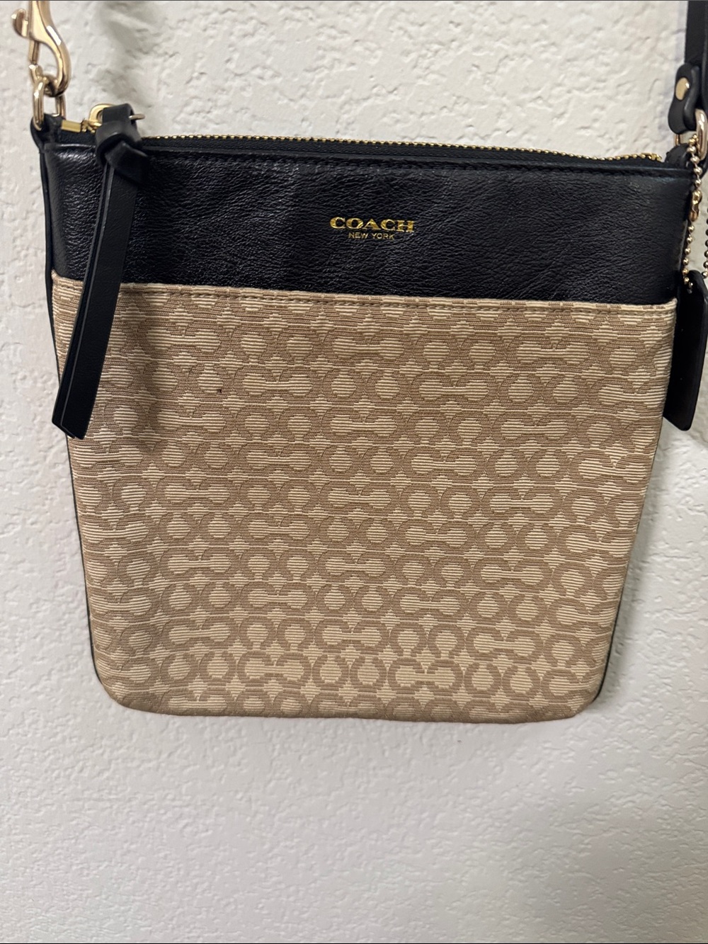 Coach Signature Canvas Crossbody Bag Black Leather Trim Gold Hardware - Picture 4 of 15